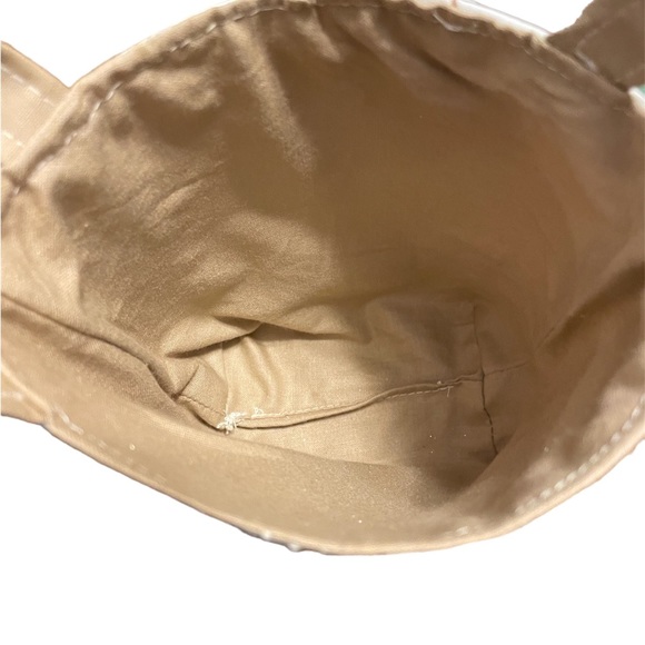 Small canvas bag. Size is approximately 5 3/4“ high x 3 3/4“ wide. - Picture 5 of 7